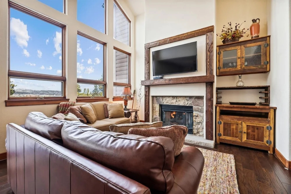 Water Dance Retreat 4 Bedroom Townhouse by RedAwning