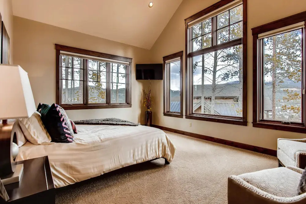 Snowy Point Chalet