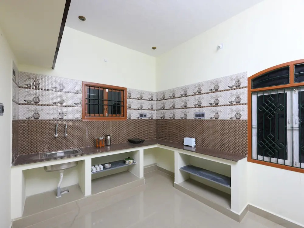 OYO 10910 Home Spacious 4BHK Near Paradise Beach