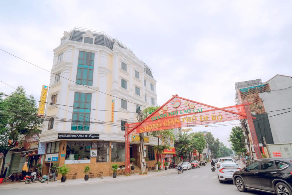 Khách sạn Hoàng Yến