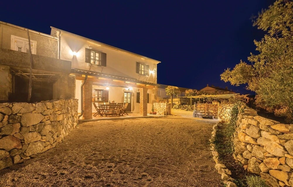 Stunning Home in Silo With Wifi and 2 Bedrooms