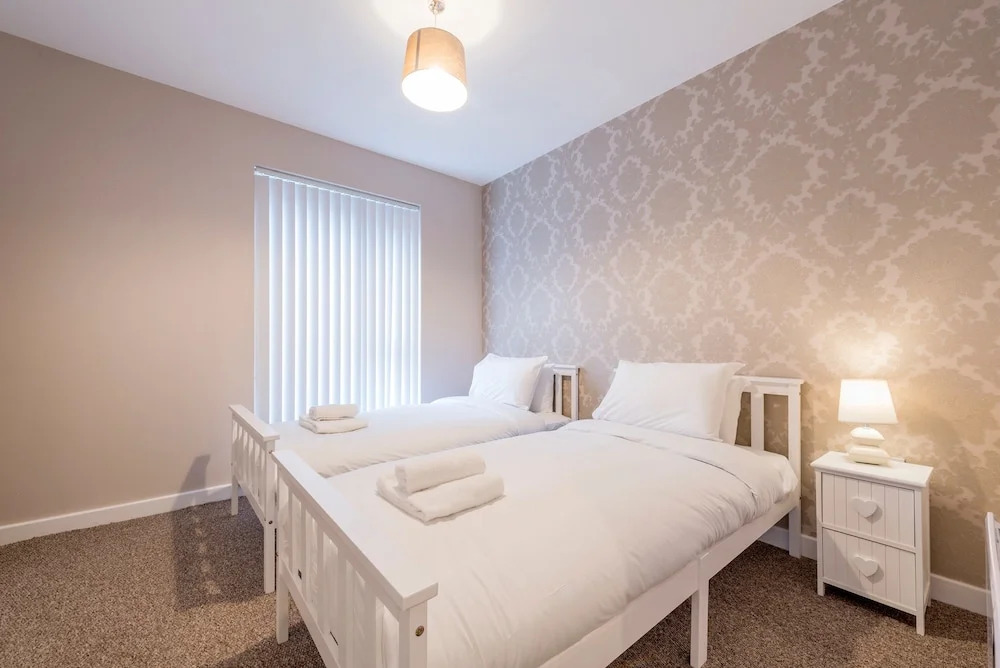 3 Bedroom Apartment Near City Centre With Parking