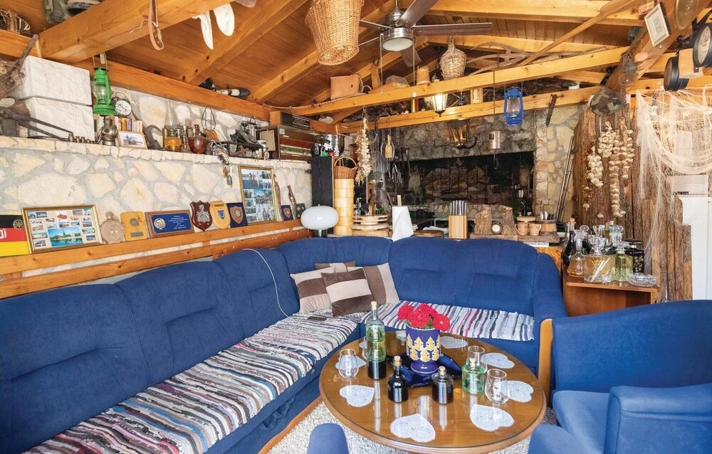 Beautiful Home in Komarna With Wifi and 3 Bedrooms