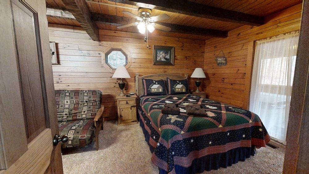 Always Christmas 2 Bedroom Cabin by RedAwning