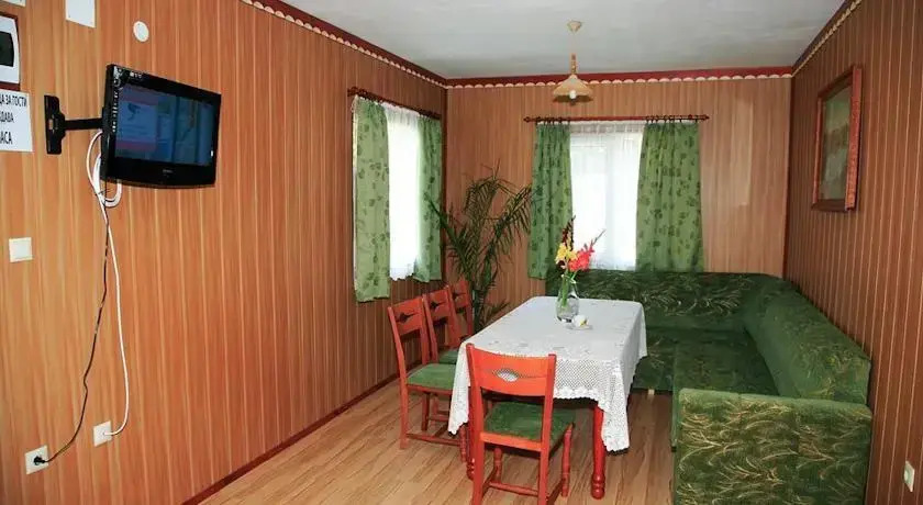 Tarpovi Guest House