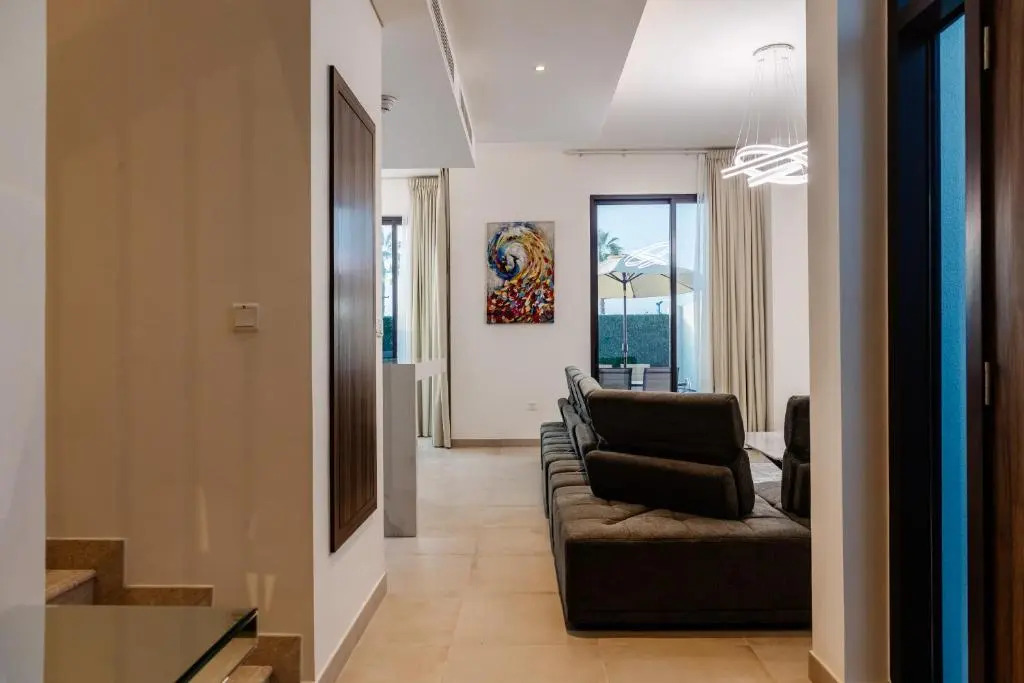 RH- 4BR Luxurious Villa with Private Pool, beach access