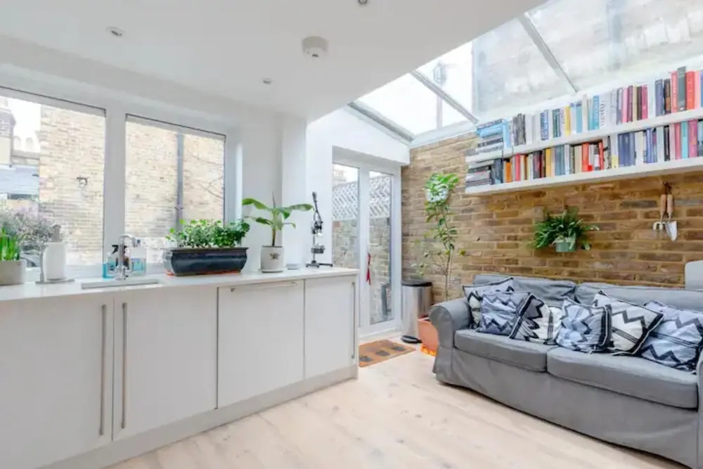 Beautifully Designed 2BD House - by Queen's Park!