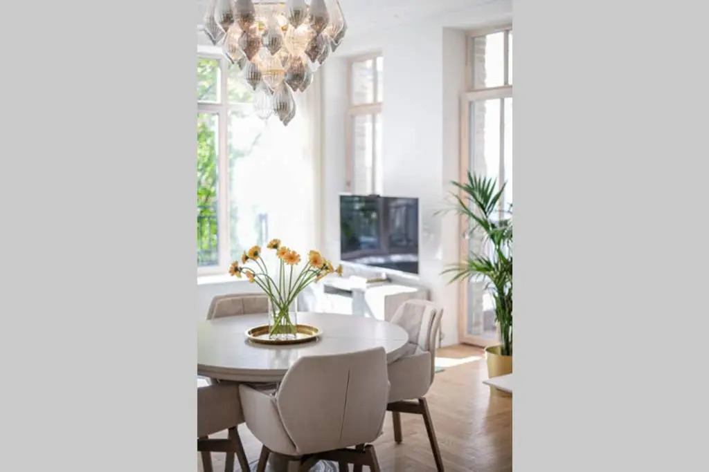 Jogailos Residence peaceful Old Town luxury 3 bdr 2 bathr FREE GARAGE