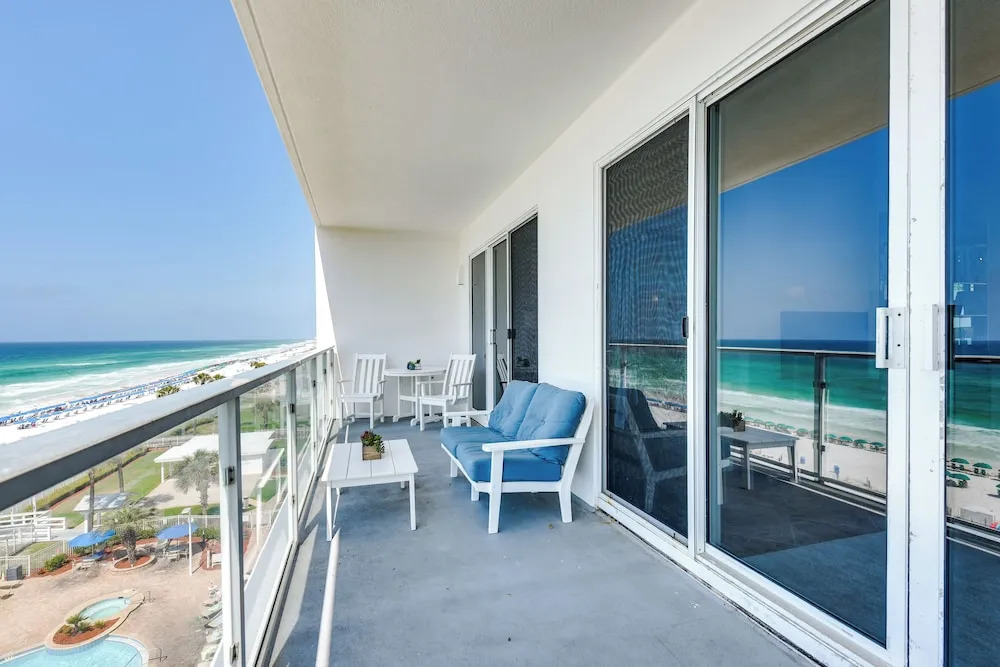 Oceanfront Destin Condo With Pool & Beach Access