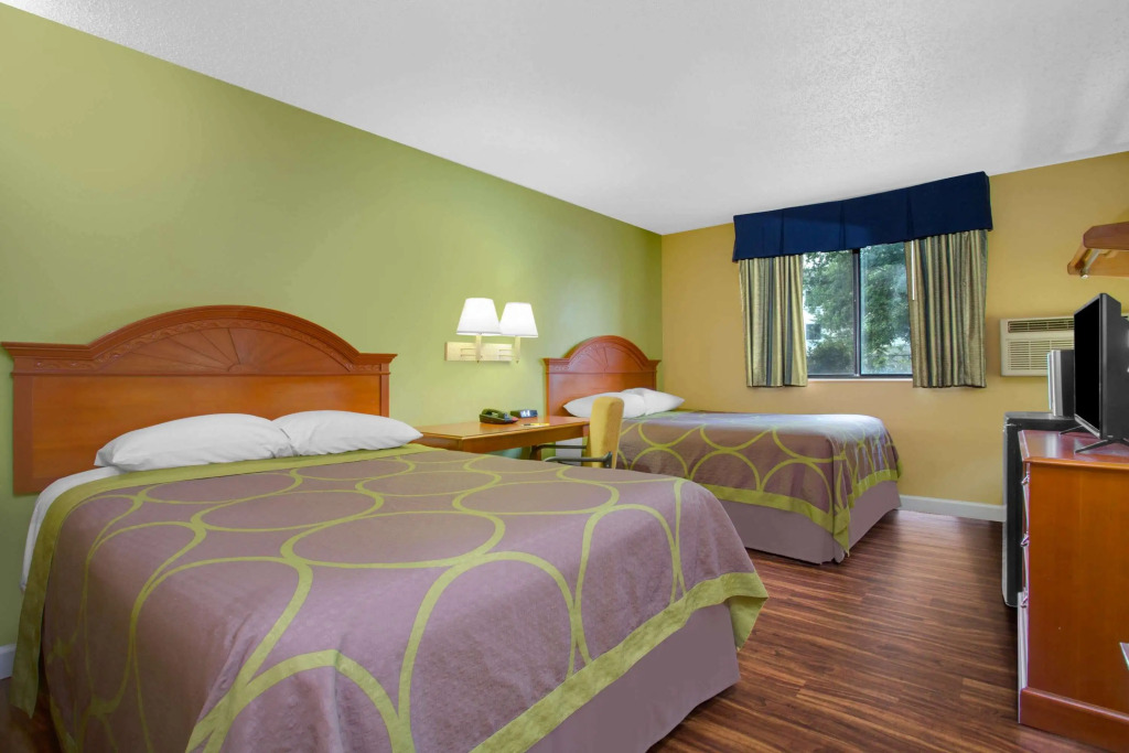 Super-8-Gainesville-I-75-Hospital-University-Area