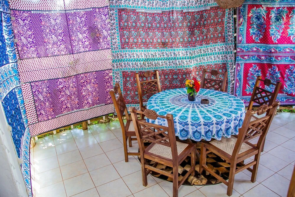 3 Bed Cottage Sleeps 6- Pool, Chef Option, Parking