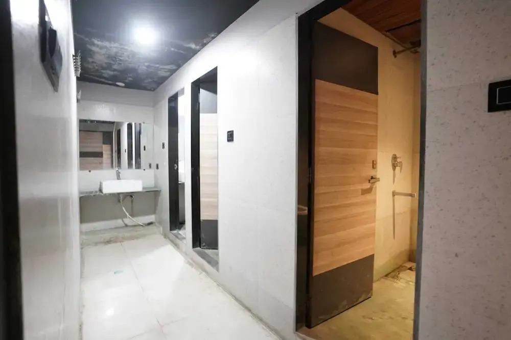 Single Bed Stays in Mixed Dormitory Room Andheri