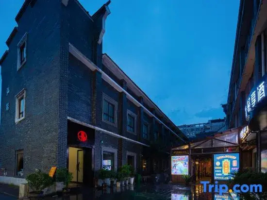 Shangsu Qingxiang Hotel (Yueyanglou Pedestrian Street)