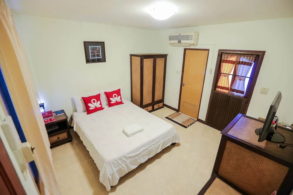 ZEN Rooms Sripoom Soi 1
