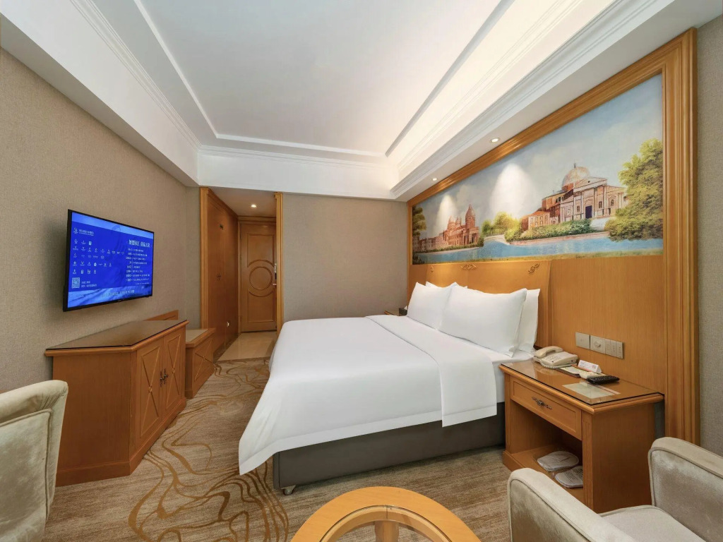 Vienna Hotel (Guangzhou Xintang Shacun Metro Station)