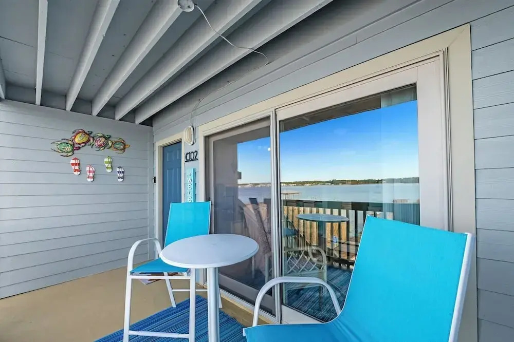 Summer House West C102
