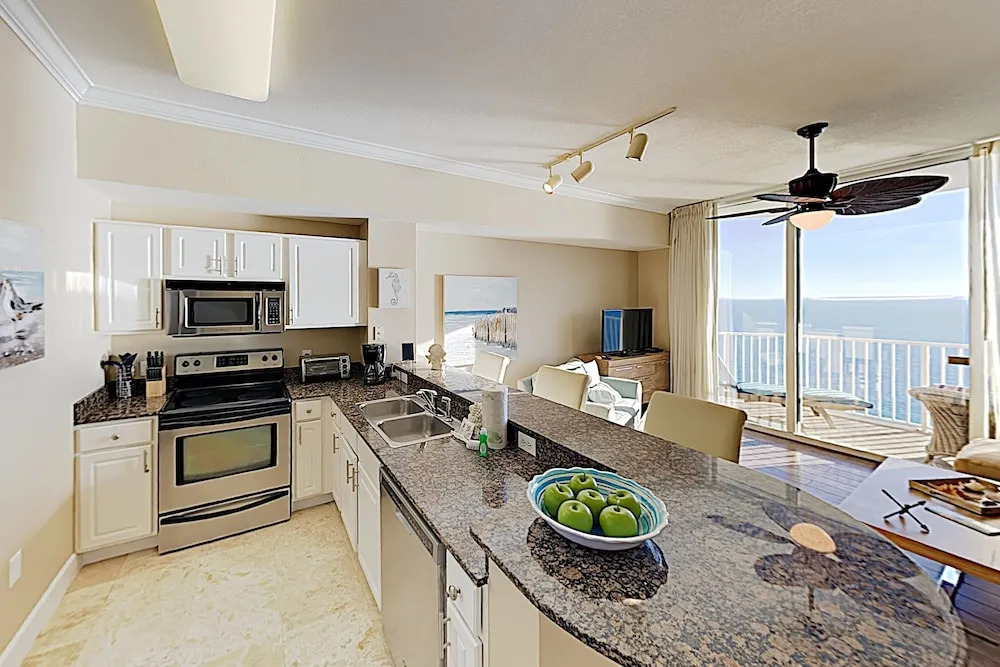 Impeccable Oceanfront W/ Pools & Huge Gym 1 Bedroom Condo