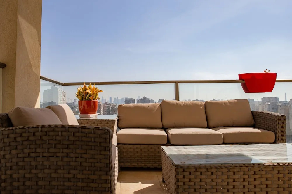 Modern & Stylish 3BR Apt With Balcony
