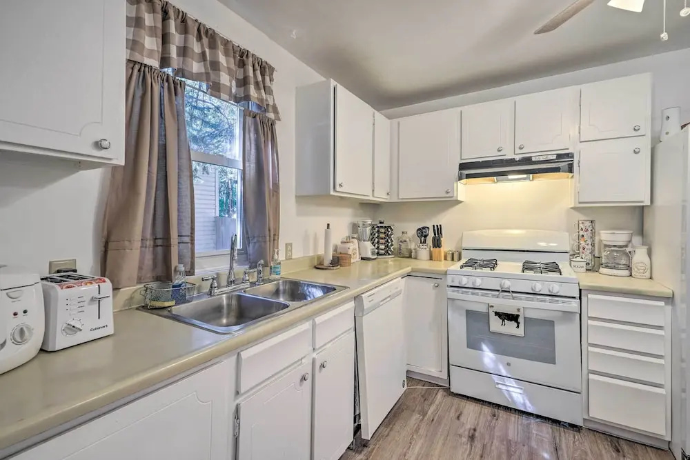 Cozy Home w/ Patio in the Heart of Cañon City!