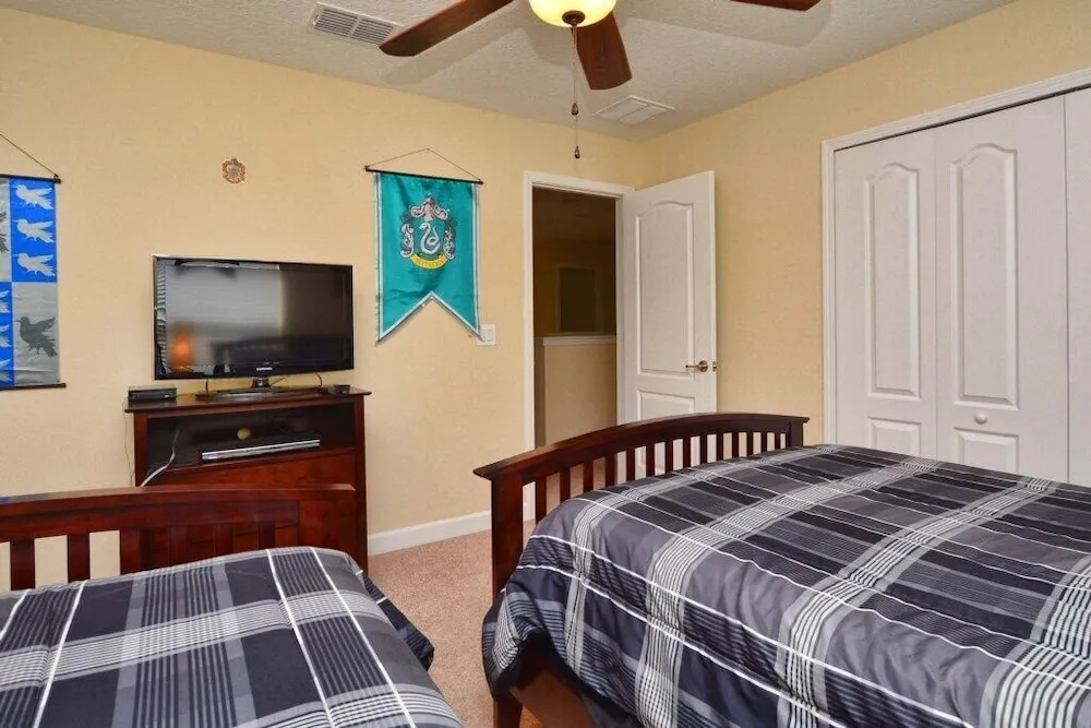 4706ts-5 Bedroom Pool - The Shire Home
