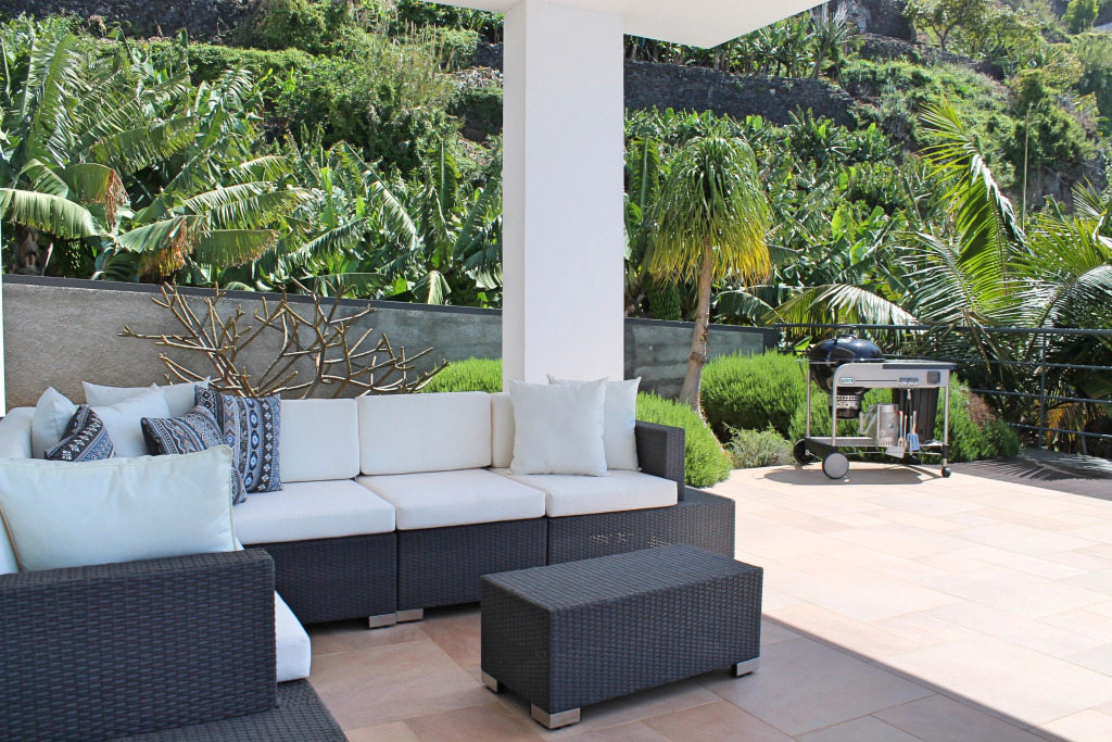 Contemporary villa, heated infinity pool, sea-views | Designhouse