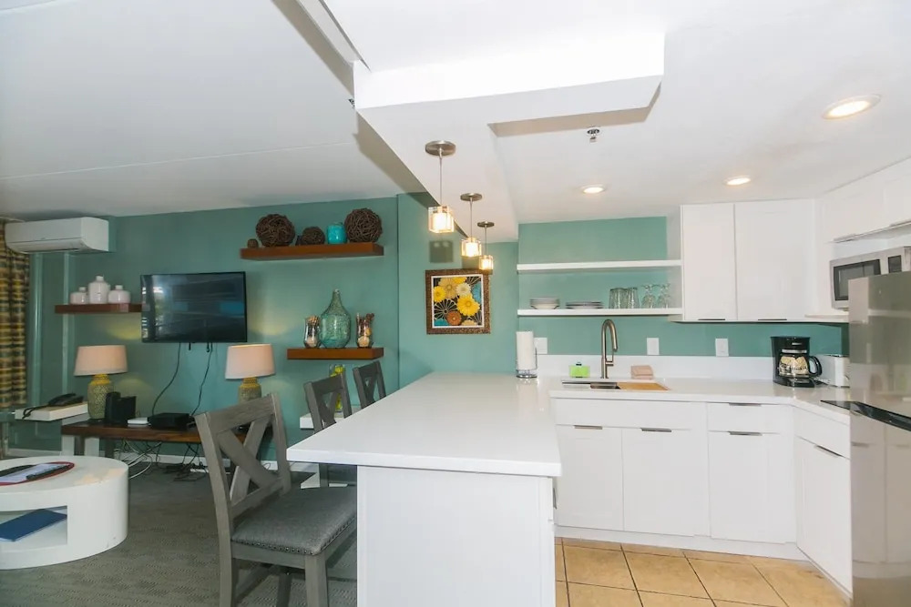 Spacious One Bedroom Harbor View Condos at Ilikai Marina With Private Balcony