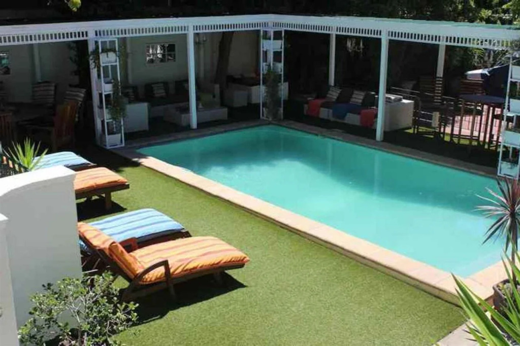 Mountain Manor Guest House & Executive Suites