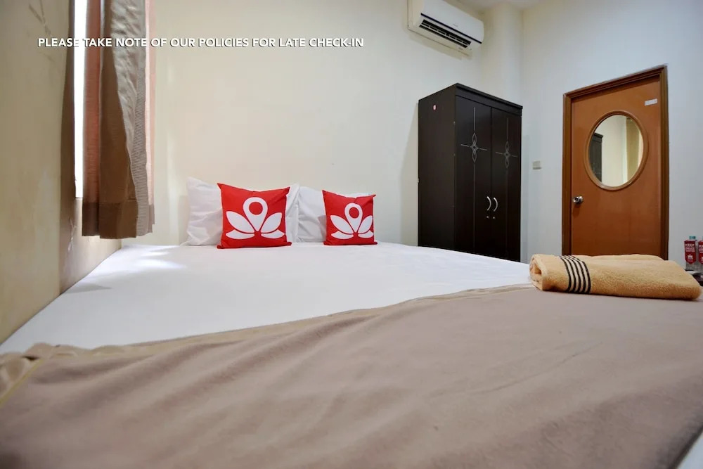 ZEN Rooms Radio Dalam