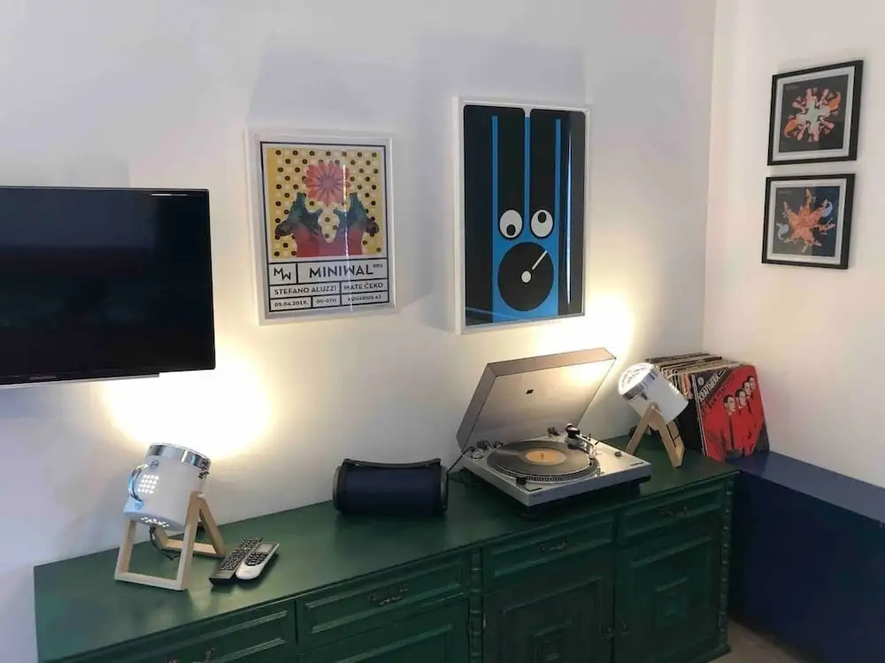 Sleeps 8 Pet friendly Garden & Roof Terrace