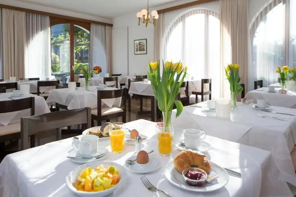 Hotel Garni Elena, Pool & Garden