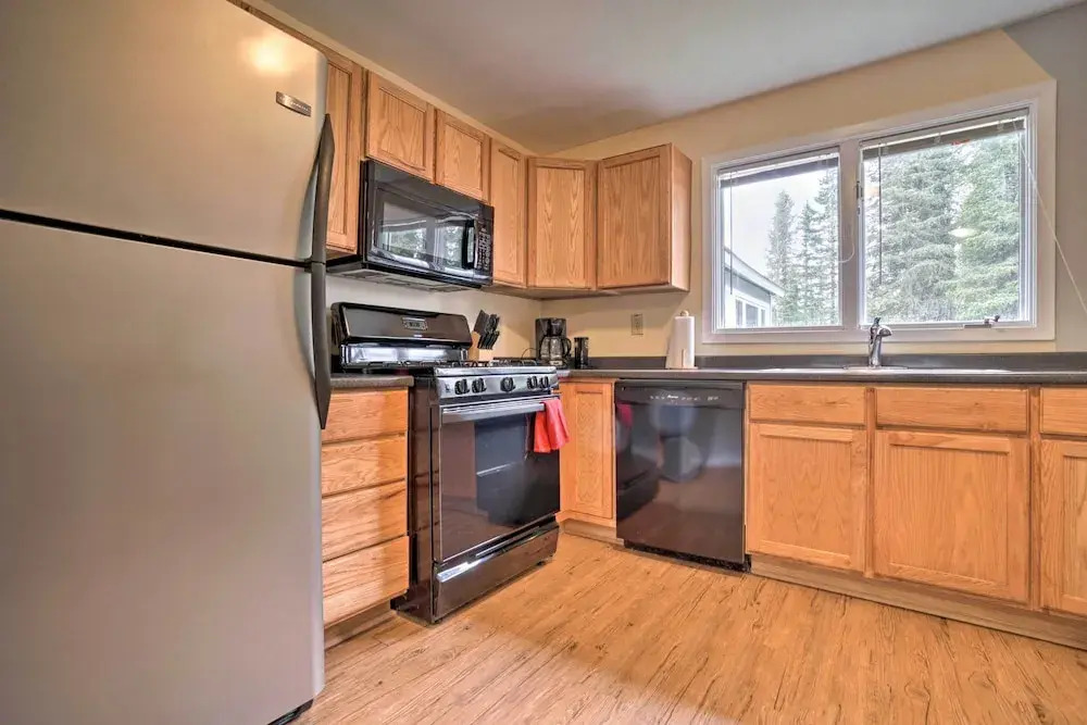 Convenient Kenai Apt - 3 Mi to Beach & Fishing