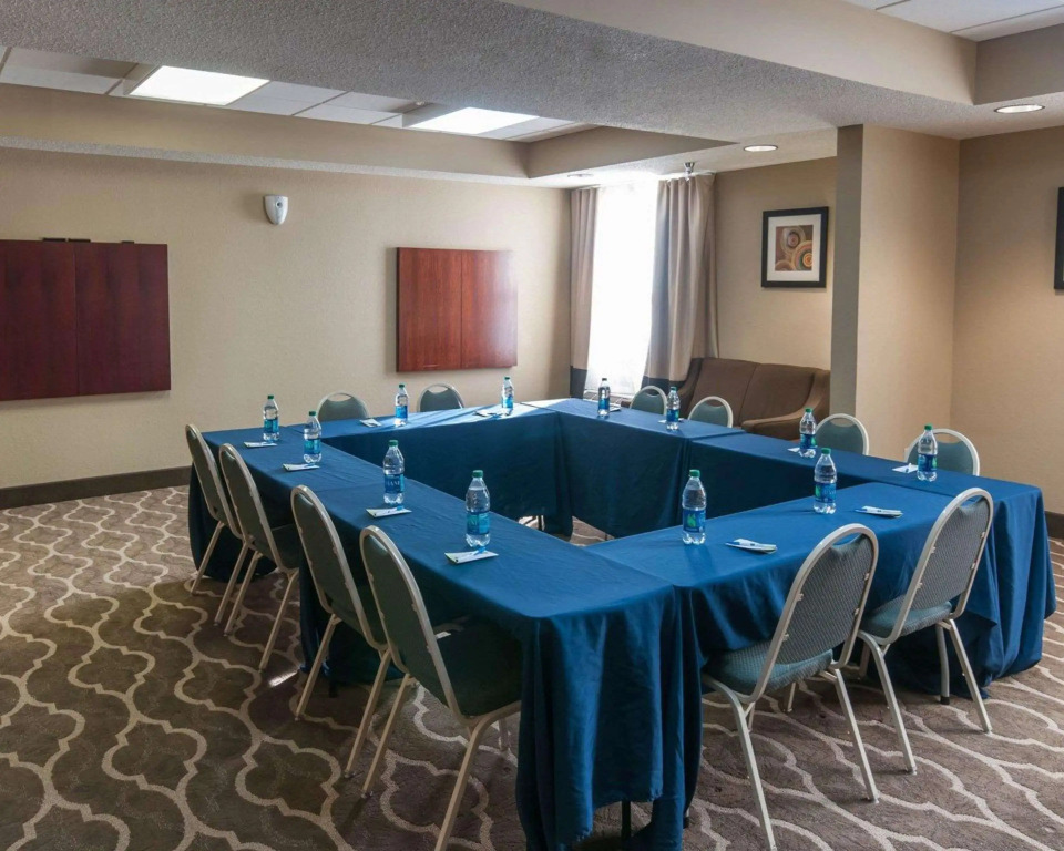 Comfort Inn & Suites LaGrange East