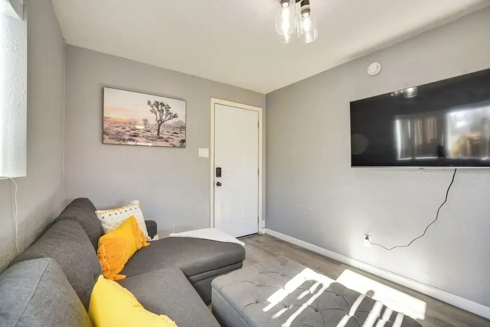 Near Old Town & Unm: Home in East Downtown