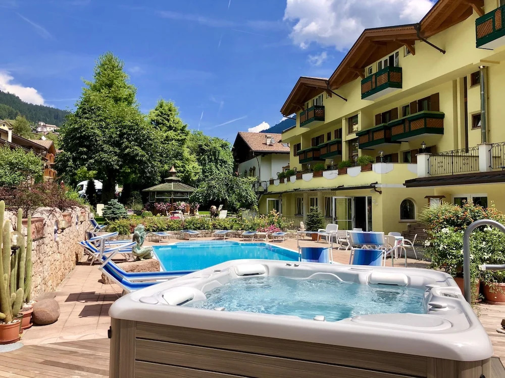 Alledolomiti Boutique Lake Hotel