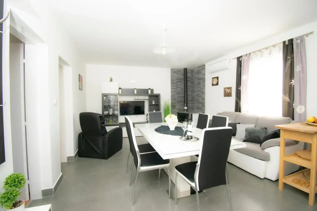 Holiday Home Roza with Whirlpool by Villas Guide