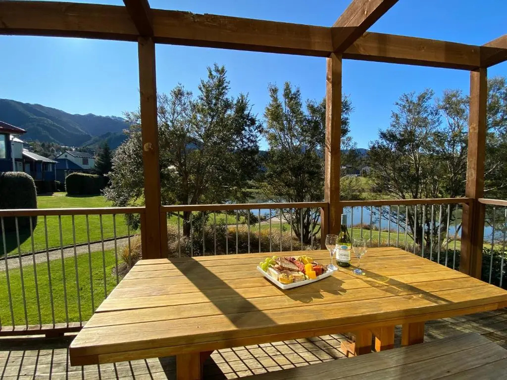 *** LAKE VILLA 460 ***