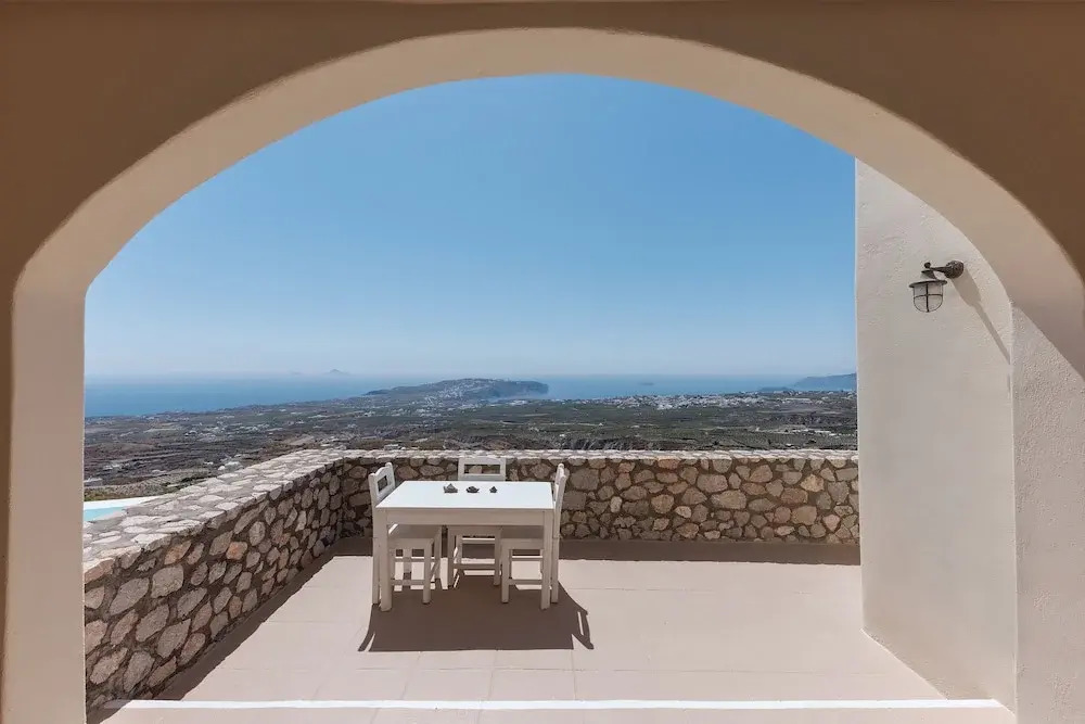 One Bedroom Apartment-sleeps 4 -sea View-parking