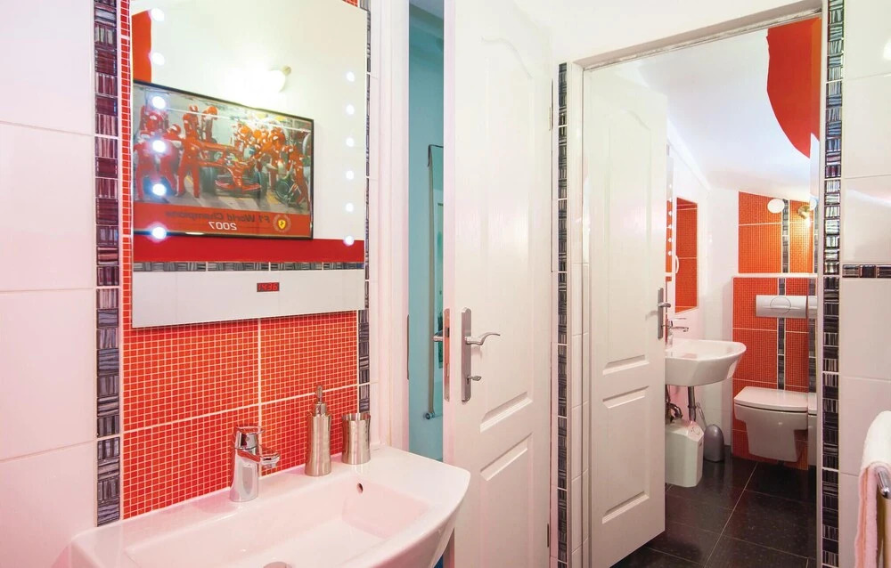 Amazing Home in Brodarica With Wifi and 3 Bedrooms