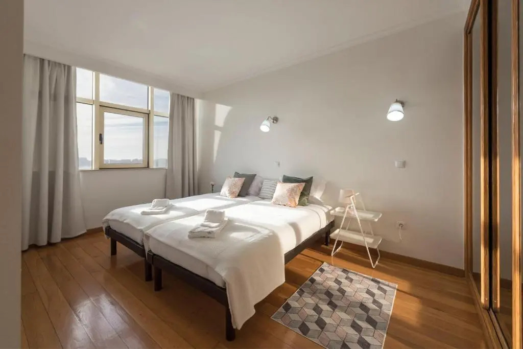 LovelyStay - 1BR Flat with Stunning Views over Porto
