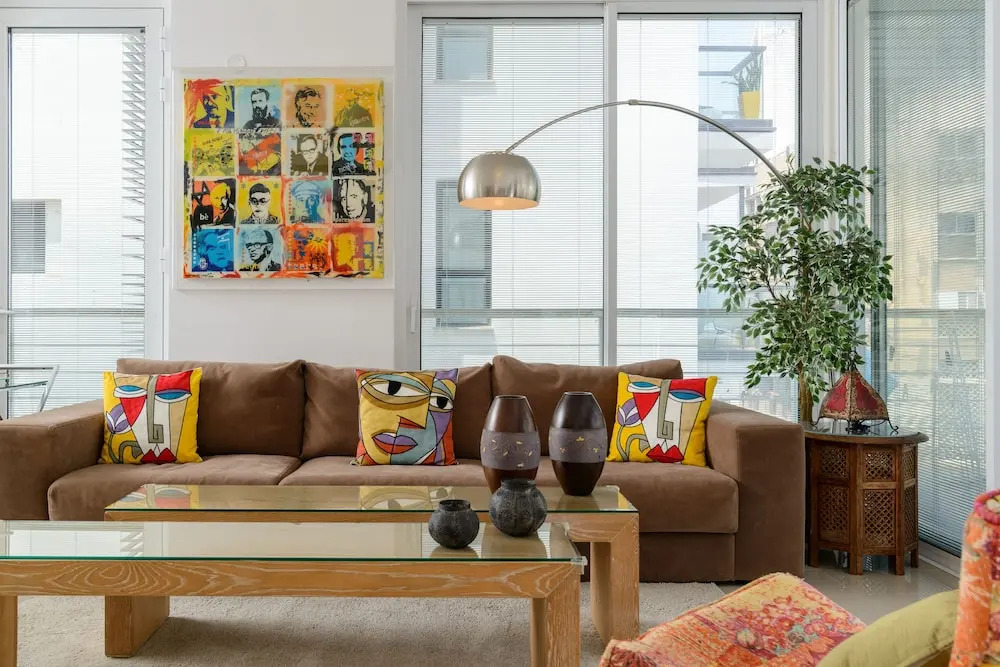 High Standard Seaside Apartment w/ Parking