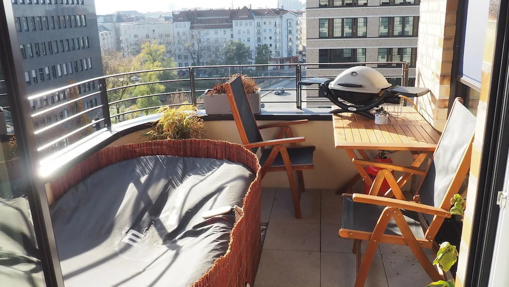 Business/holiday Apartment With Whirlpool