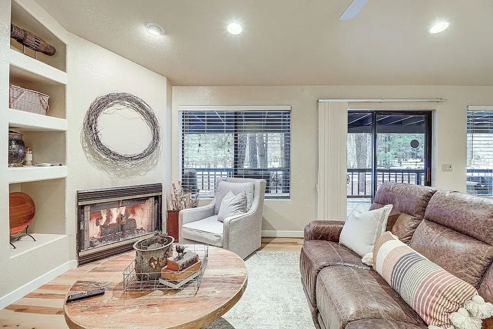 Near Hiking & Golfing: Pinetop Home w/ Deck!
