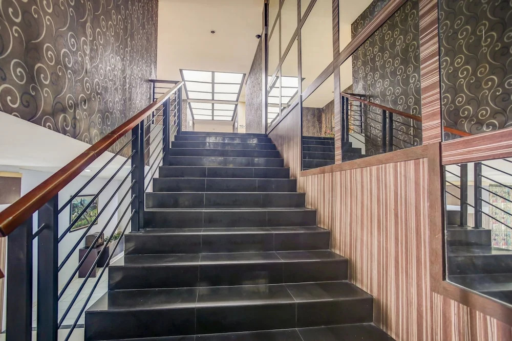 Urbanview Hotel Sayang Makassar by RedDoorz