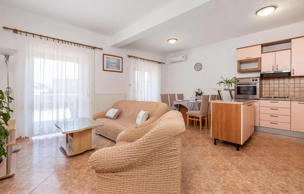 Stunning Apartment in Lopar With Wifi and 2 Bedrooms