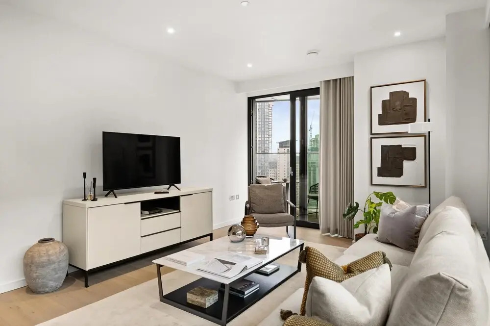 Stylish two Bedroom Apartment With River Views in Docklands