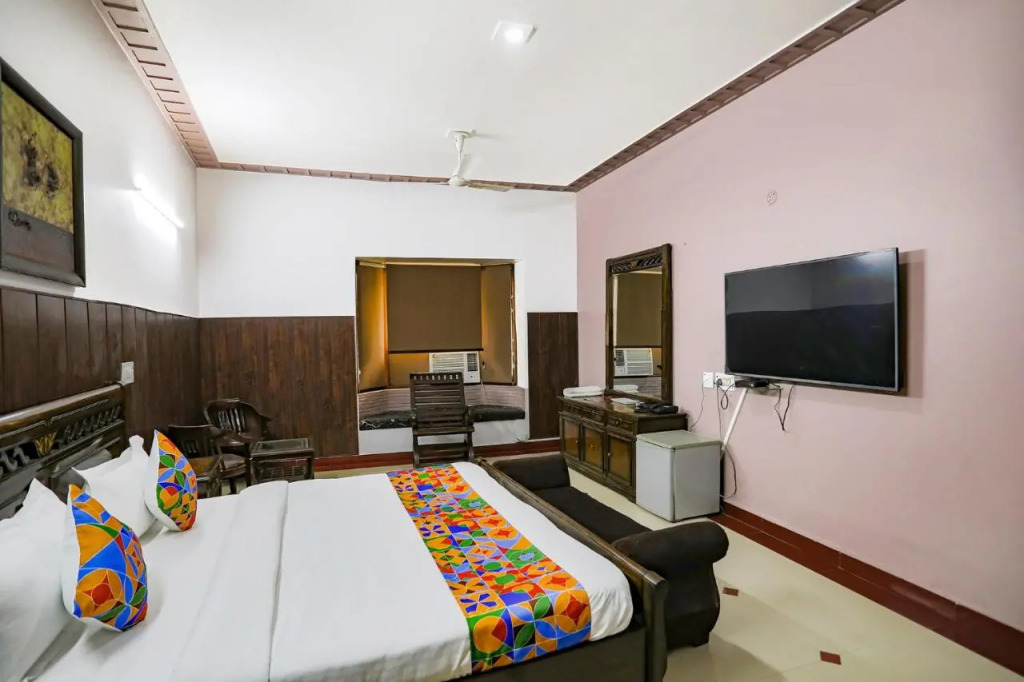 Fabhotel Traika Inn