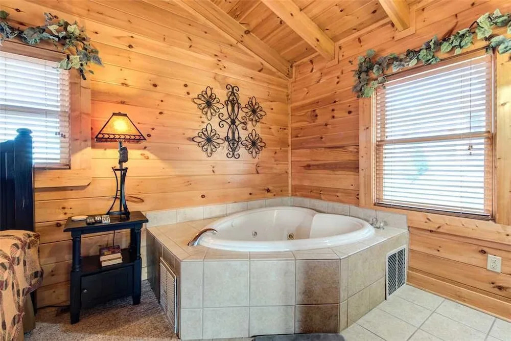 Serenity Peak 3 Bedroom Home with Hot Tub