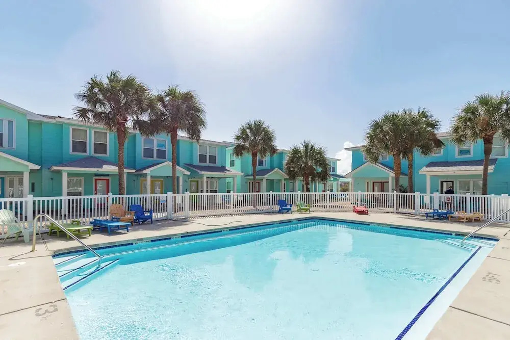 Resort Pool & Pet Friendly Sleeps 9
