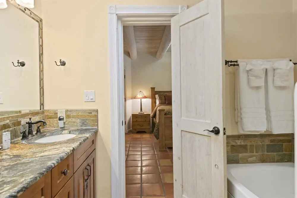 Wisteria - Delightful Updated Family Home, Seven Blocks to the Plaza
