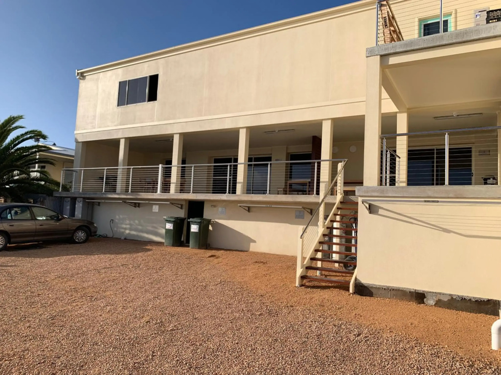 Beachside & Jetty View Apartment 1 - Admirals Apartment